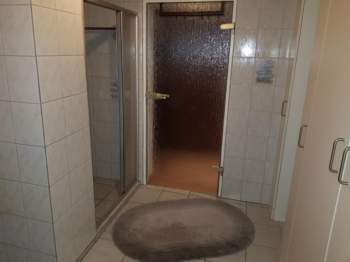 4 Sterne Souterrain Apartment Alt-Mariendorf Berlín Exterior foto